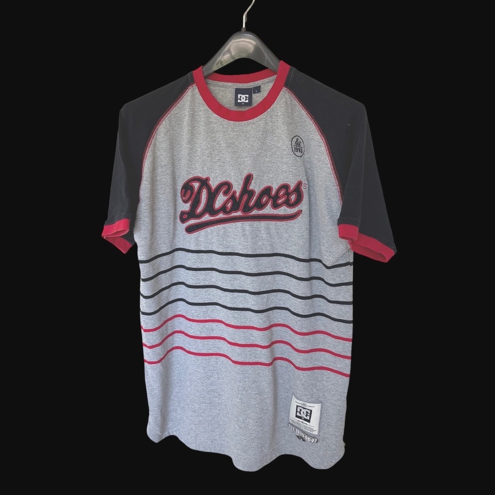 Y2K DC Shoes Grey Striped Raglan T-Shirt Large Script Logo Skateboard Tee